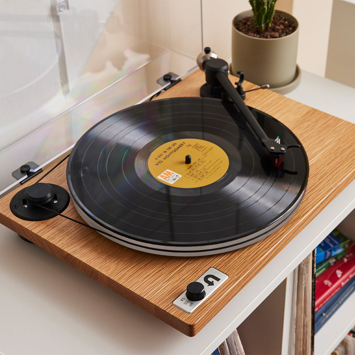 U-Turn Audio Orbit 2 Special Turntable with Built-In Preamp and Ortofon 2M Red Cartridge (Oak)