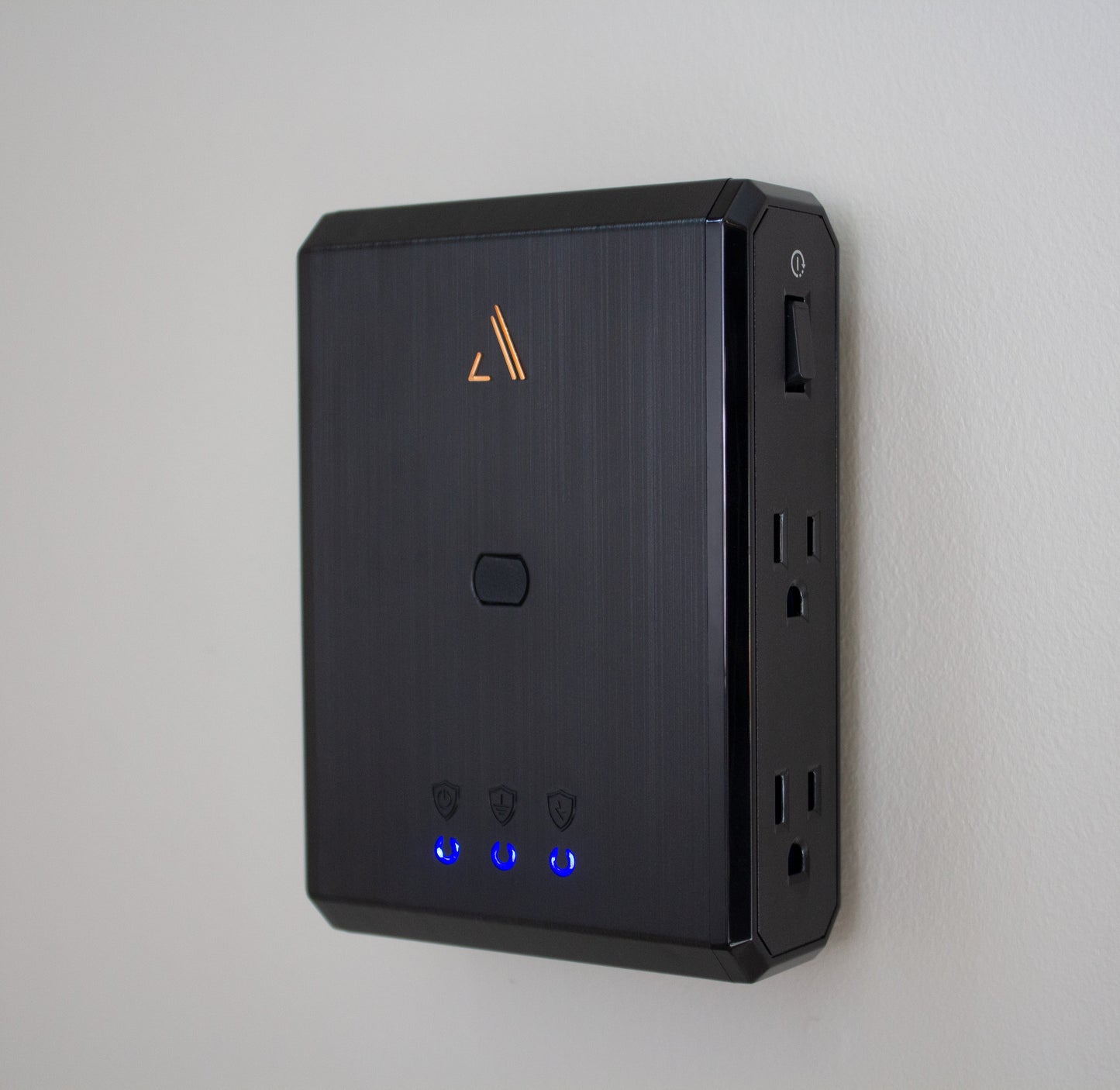 Austere Audio III Series Power 4-Outlet with Omniport USB