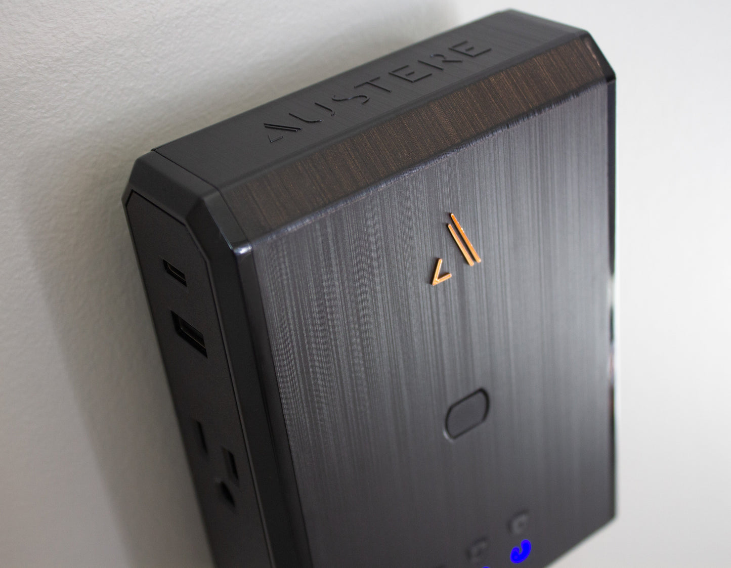 Austere Audio III Series Power 4-Outlet with Omniport USB